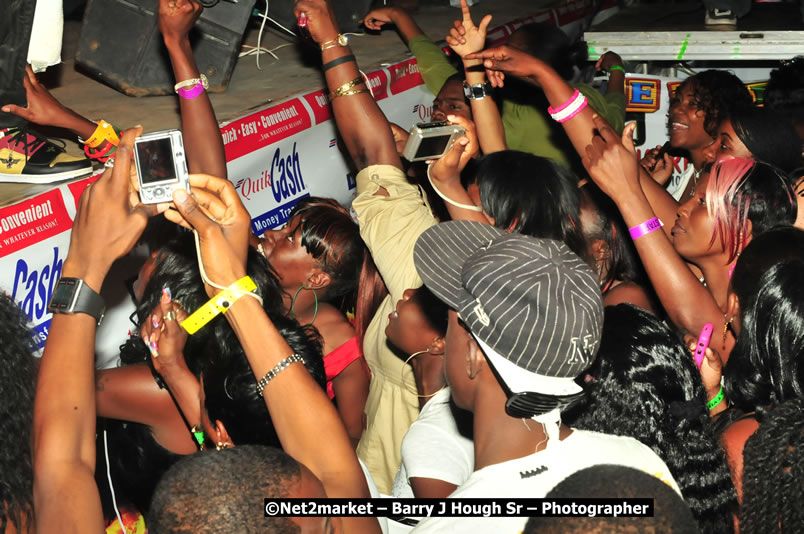 Minister of Tourism, Edmund Bartlett @ Jamaica Jazz and Blues Festival 2009 - Presented by Air Jamaica - Thursday, January 22, 2009 - Venue at the Aqueduct on Rose Hall Resort &amp; Country Club, Montego Bay, Jamaica - Thursday, January 22 - Saturday, January 24, 2009 - Photographs by Net2Market.com - Barry J. Hough Sr, Photographer/Photojournalist - Negril Travel Guide, Negril Jamaica WI - http://www.negriltravelguide.com - info@negriltravelguide.com...!